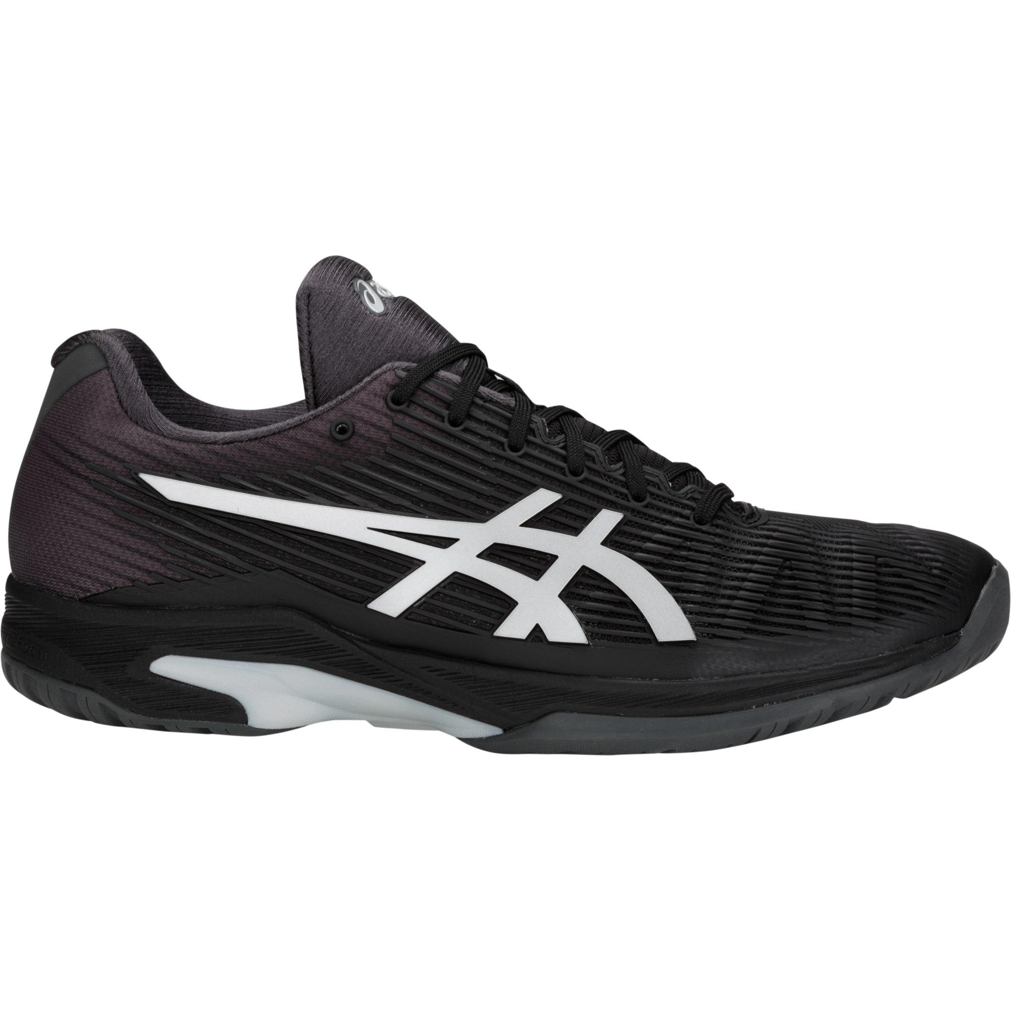 all black tennis shoes