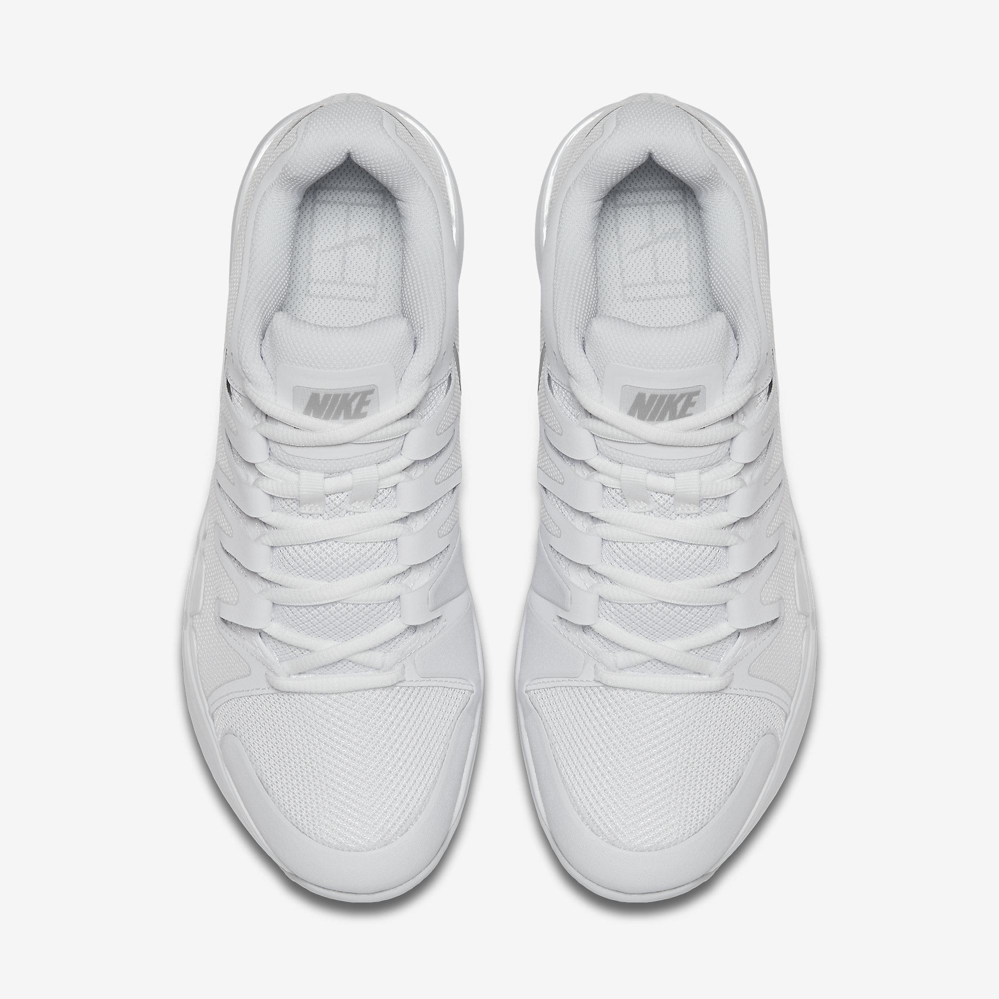 nike silver tennis shoes