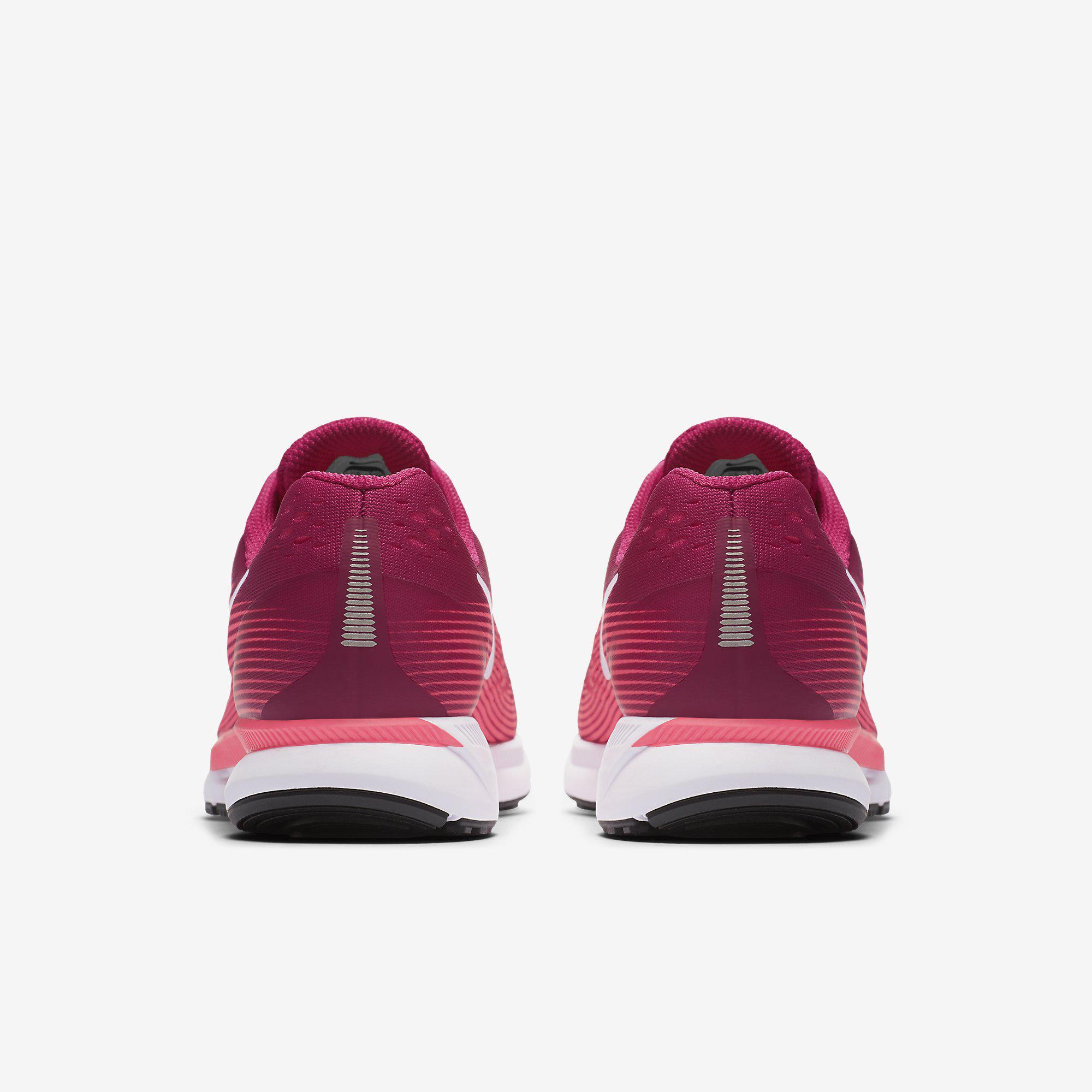 fuchsia nike running shoes