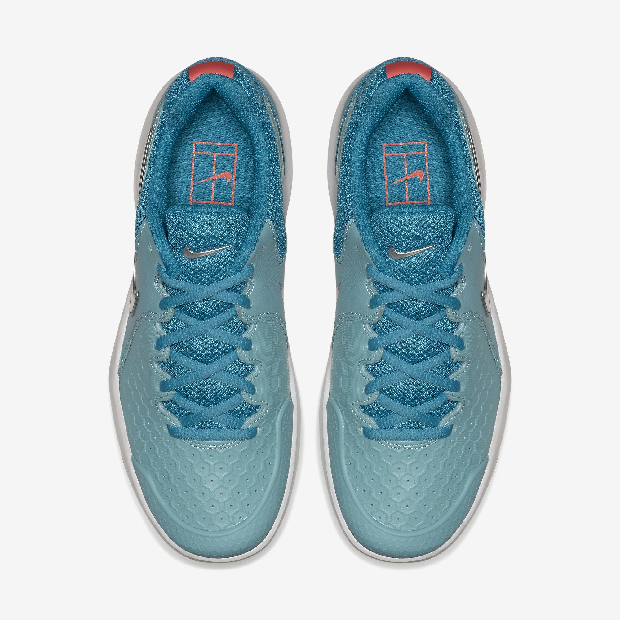 turquoise nike tennis shoes