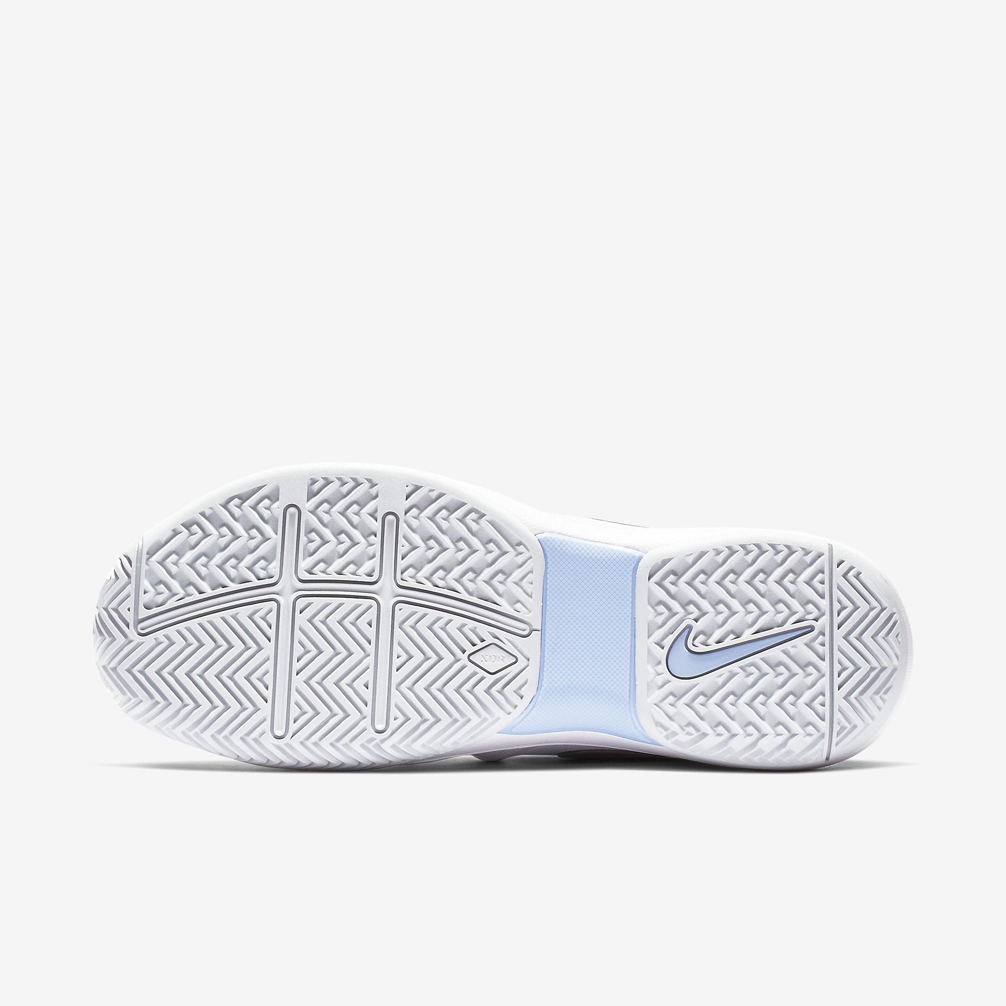 nike silver tennis shoes