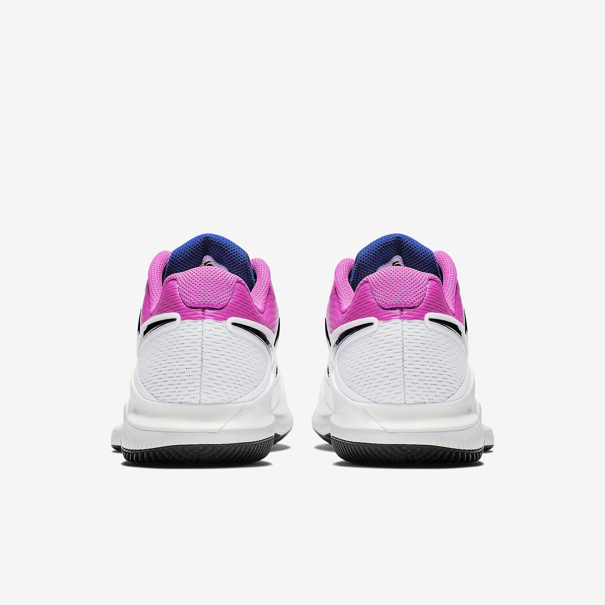 nike shoes colour