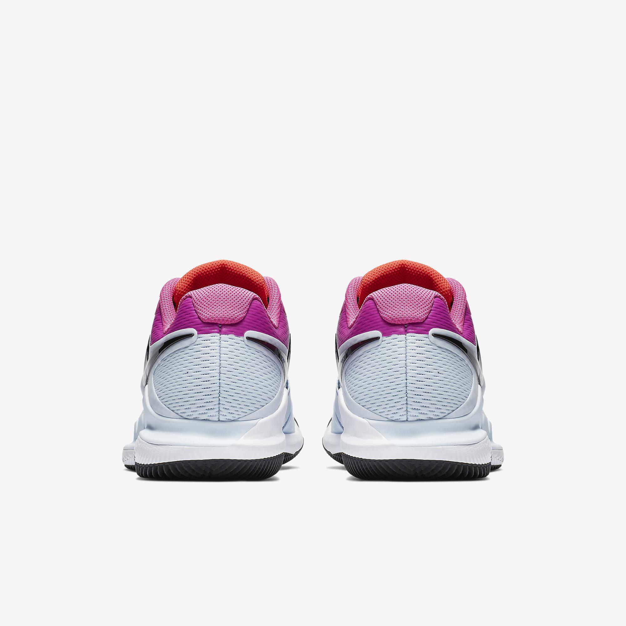 nike colour shoes