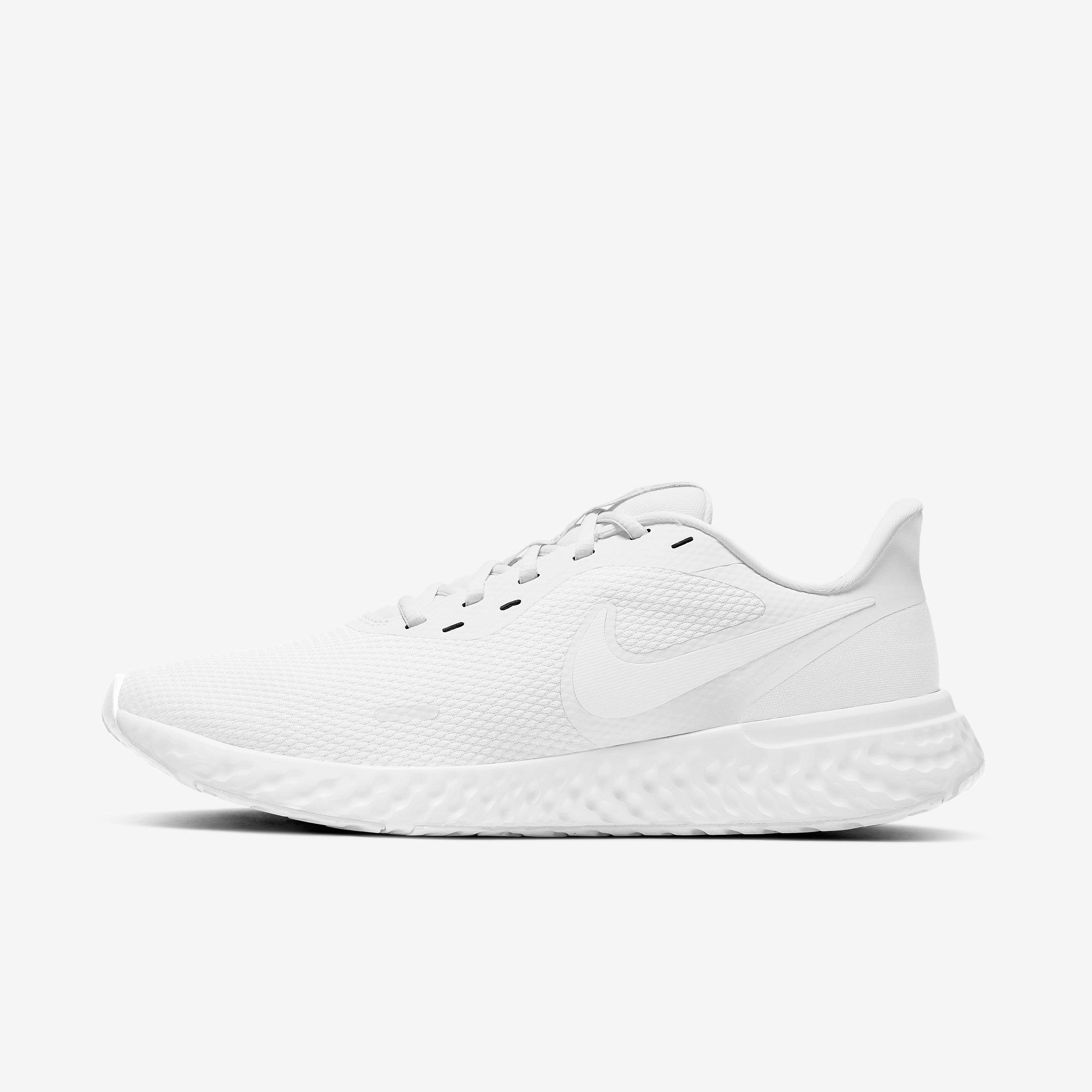 white nike runners men