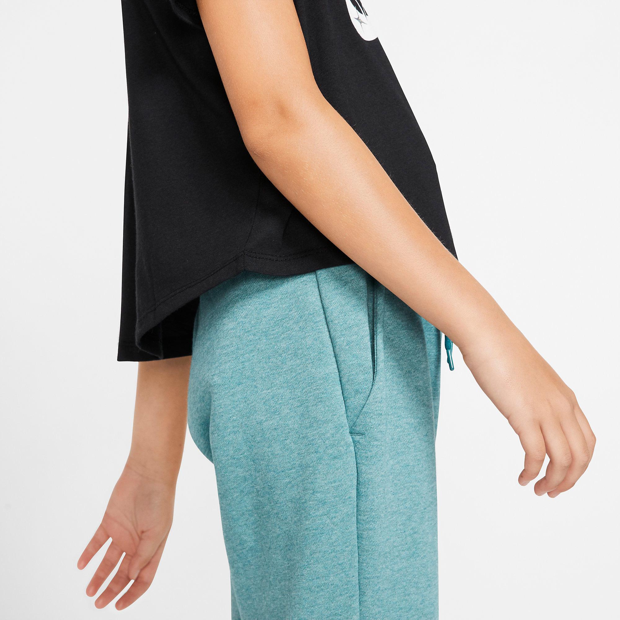 nike cropped t shirt black