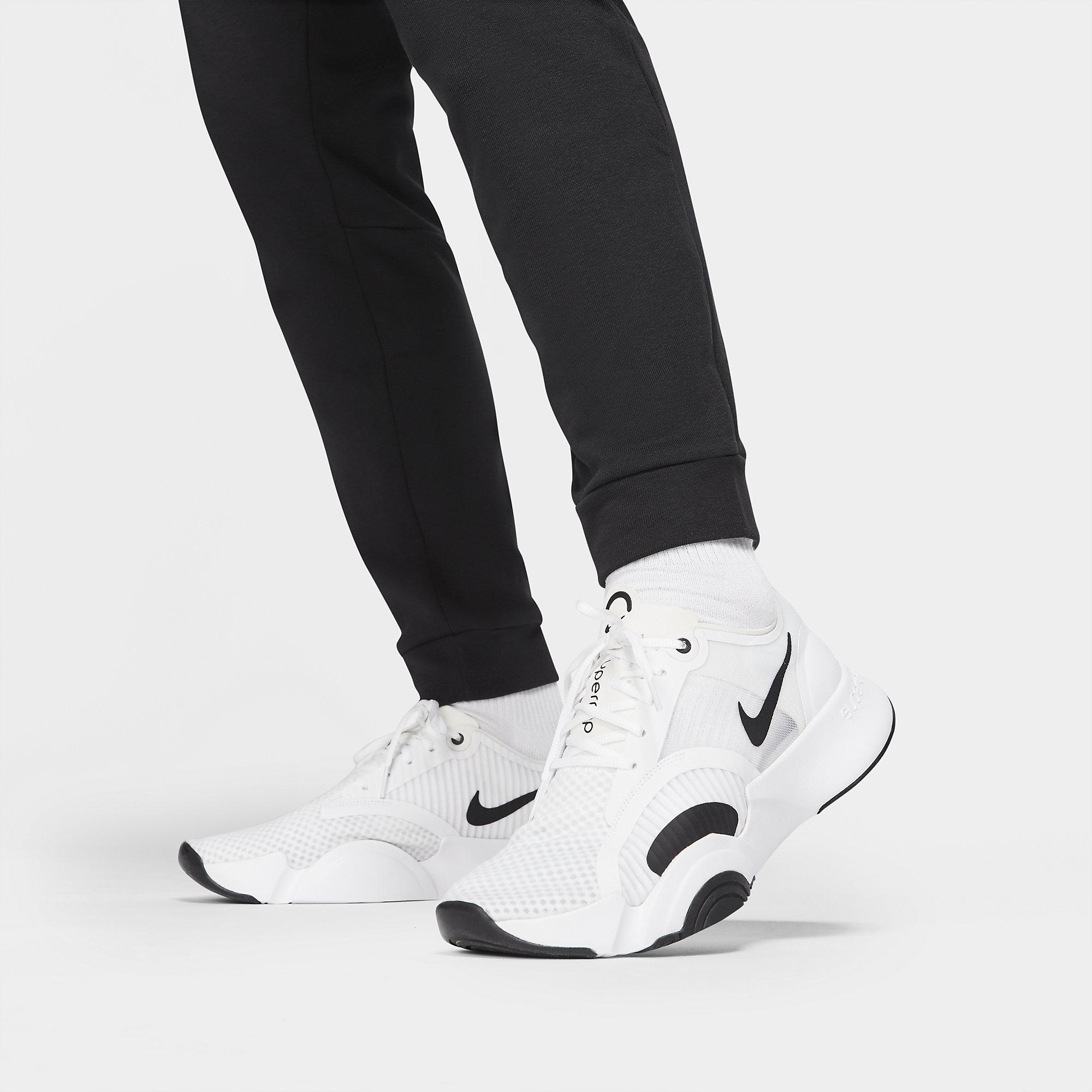 cz6379 010 nike