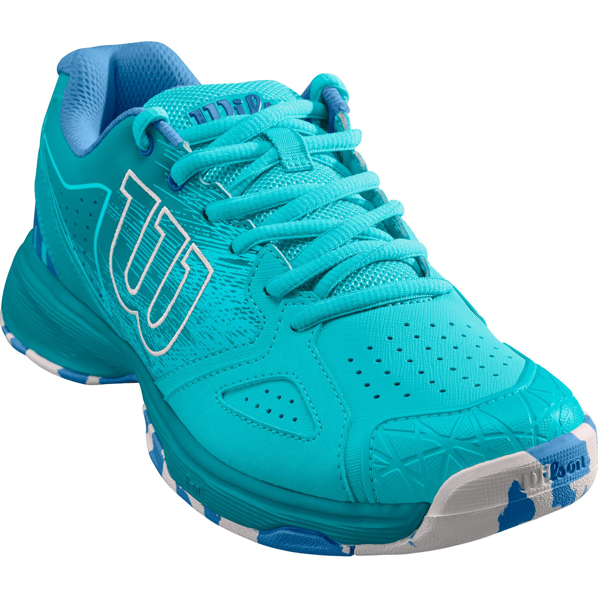 blue tennis shoes